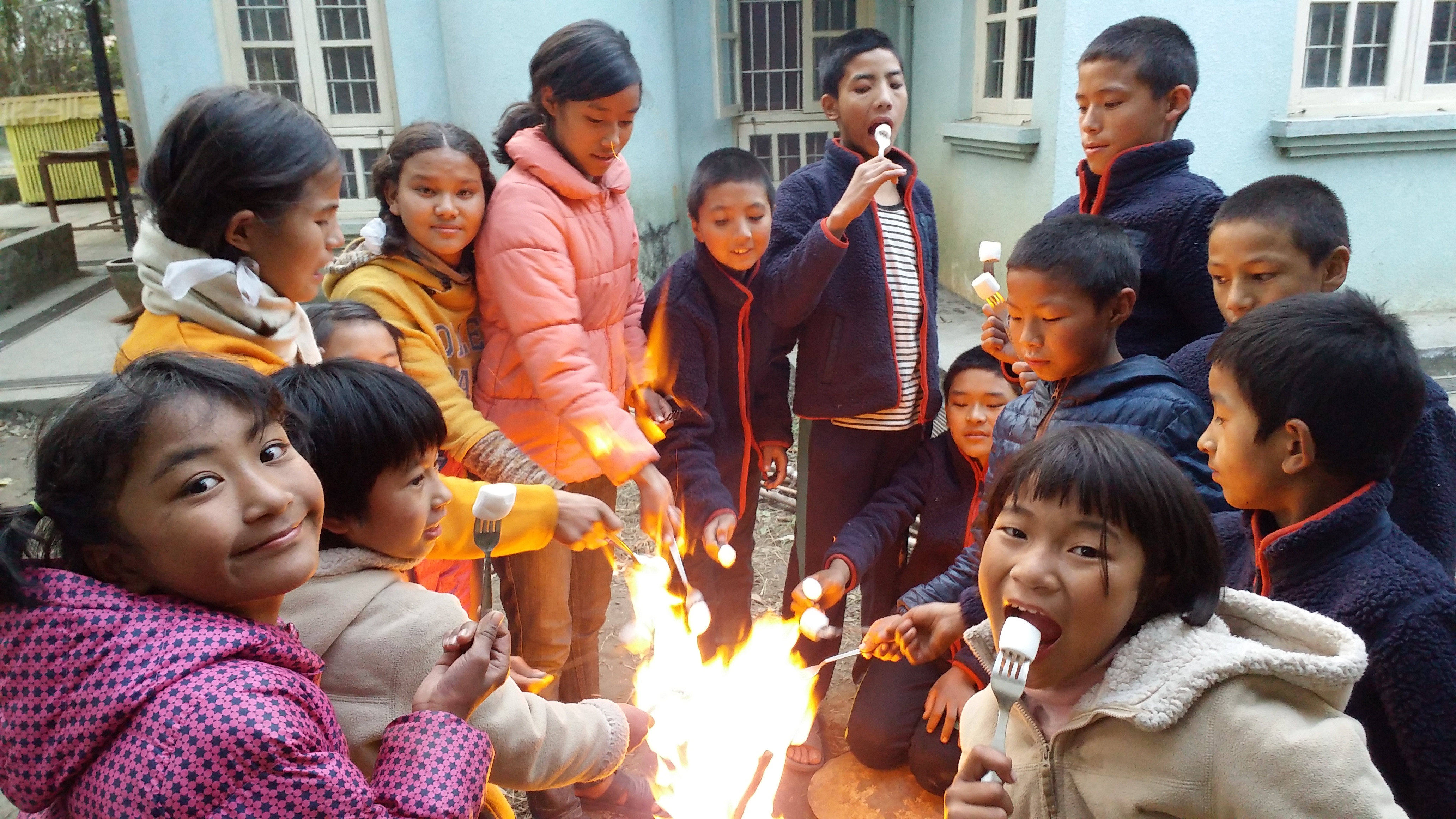 チベットの子ども達の写真